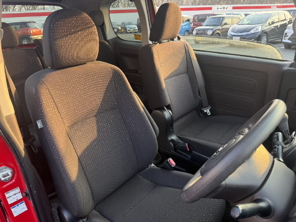 トヨタ スペイド 4WD F