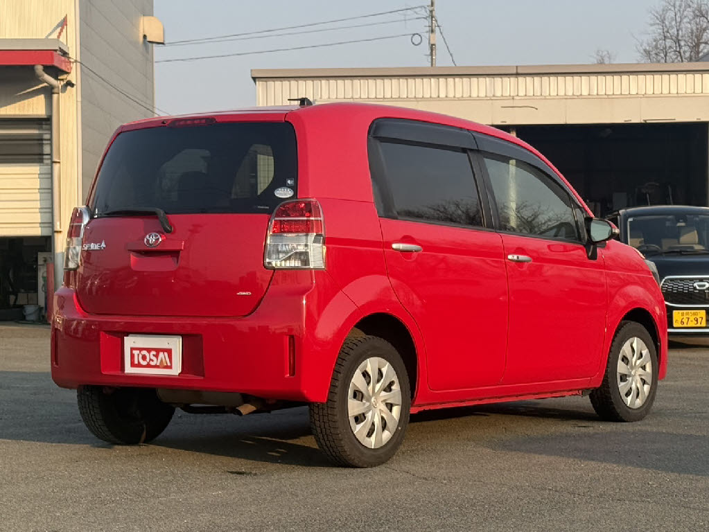 トヨタ スペイド 4WD F