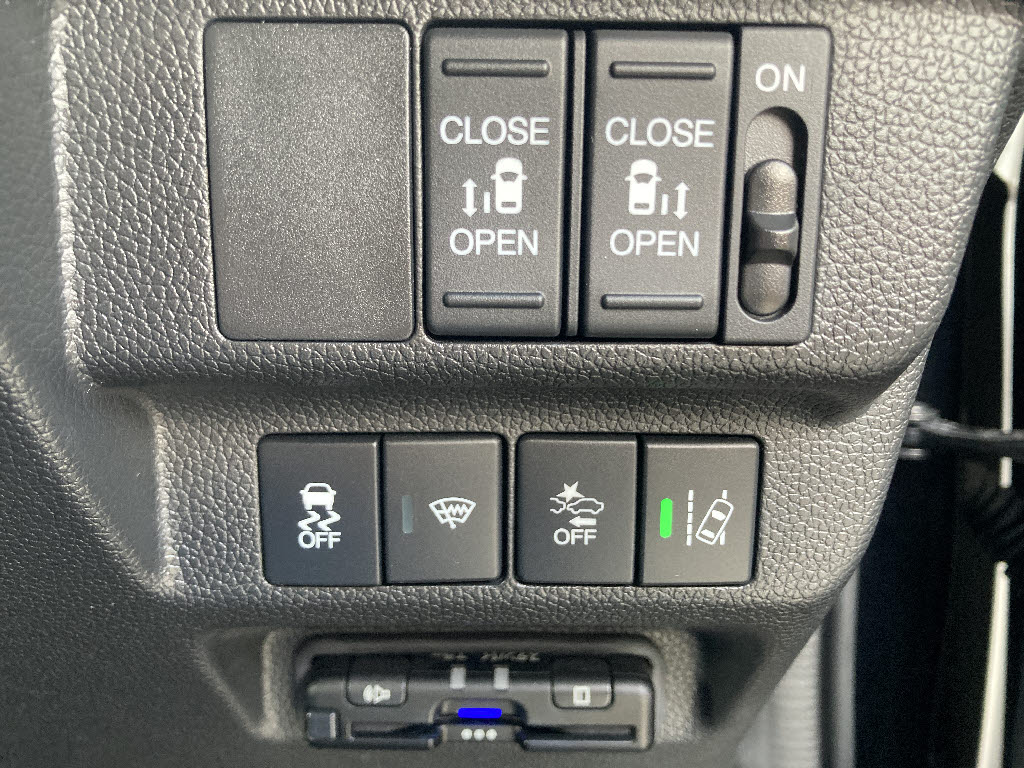 ホンダ フリード 4WD クロスター