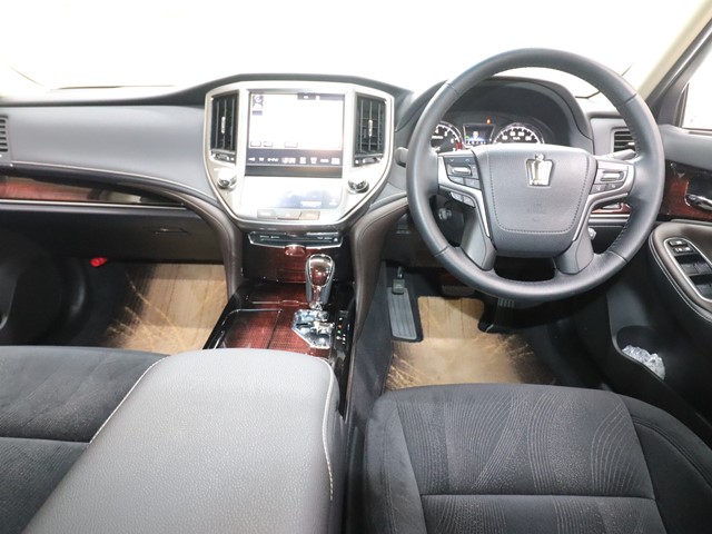 トヨタ クラウン ロイヤルサルーン