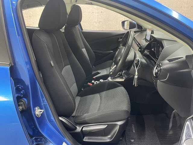 マツダ デミオ 15Sツーリング