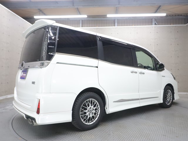 トヨタ ｳﾞｫｸｼｰﾊｲﾌﾞﾘｯﾄﾞ ＺＳ煌２