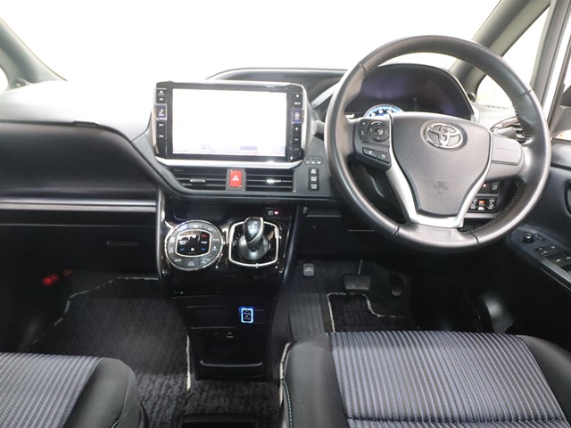 トヨタ ｳﾞｫｸｼｰﾊｲﾌﾞﾘｯﾄﾞ ＺＳ煌２