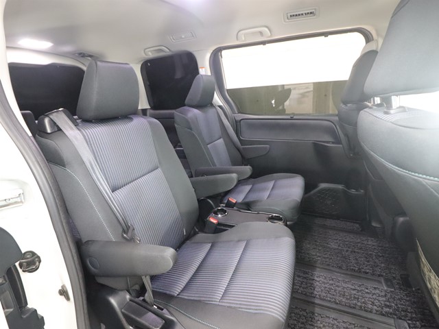 トヨタ ｳﾞｫｸｼｰﾊｲﾌﾞﾘｯﾄﾞ ＺＳ煌２