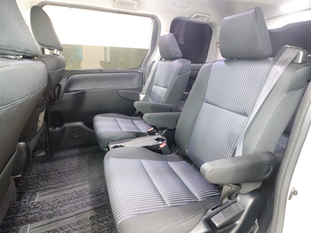 トヨタ ｳﾞｫｸｼｰﾊｲﾌﾞﾘｯﾄﾞ ＺＳ煌２