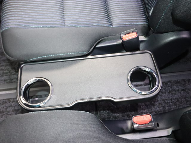 トヨタ ｳﾞｫｸｼｰﾊｲﾌﾞﾘｯﾄﾞ ＺＳ煌２