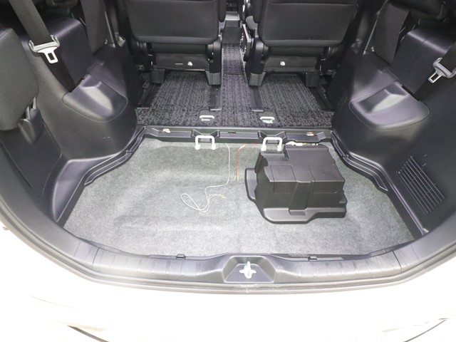 トヨタ ｳﾞｫｸｼｰﾊｲﾌﾞﾘｯﾄﾞ ＺＳ煌２