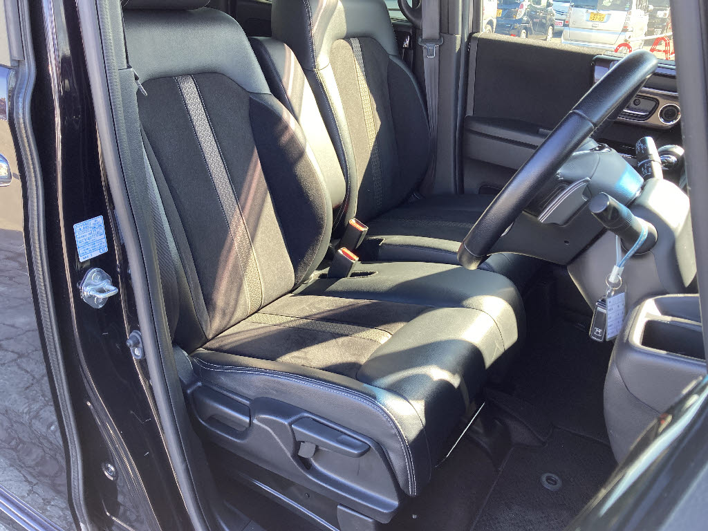 ホンダ Ｎ　ＢＯＸカスタム 4WD G Lﾀｰﾎﾞﾎﾝﾀﾞｾﾝｼﾝｸﾞ