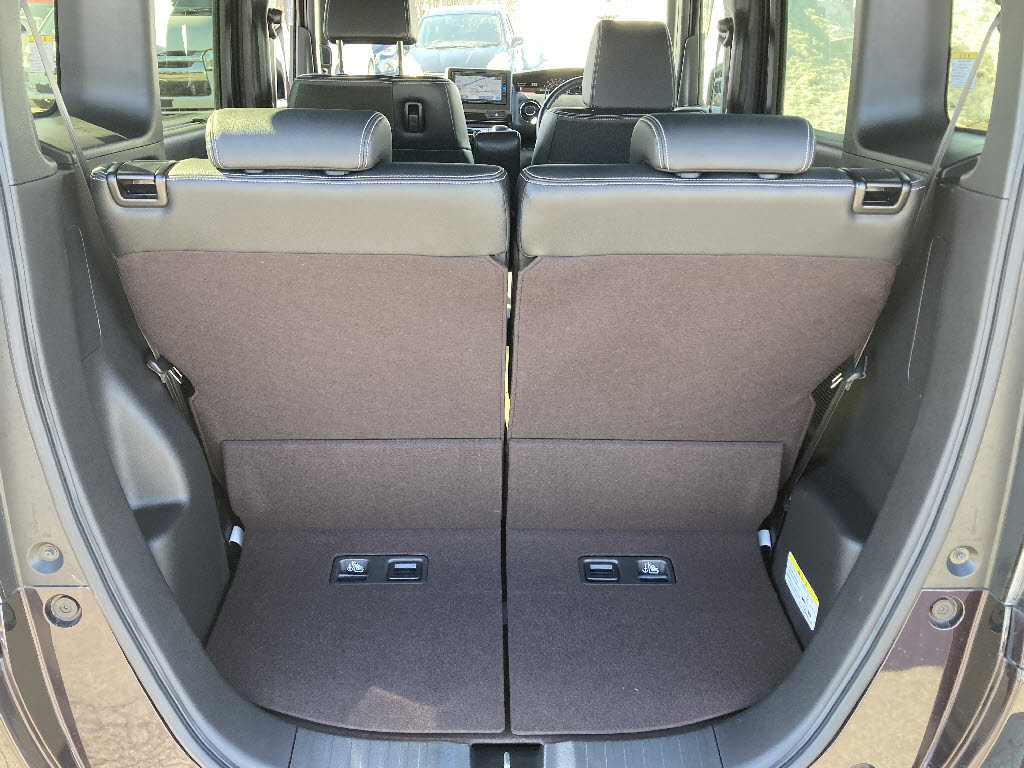 ホンダ Ｎ　ＢＯＸカスタム 4WD G Lﾀｰﾎﾞﾎﾝﾀﾞｾﾝｼﾝｸﾞ