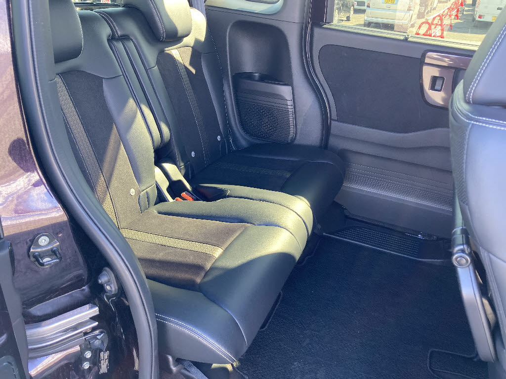 ホンダ Ｎ　ＢＯＸカスタム 4WD G Lﾀｰﾎﾞﾎﾝﾀﾞｾﾝｼﾝｸﾞ