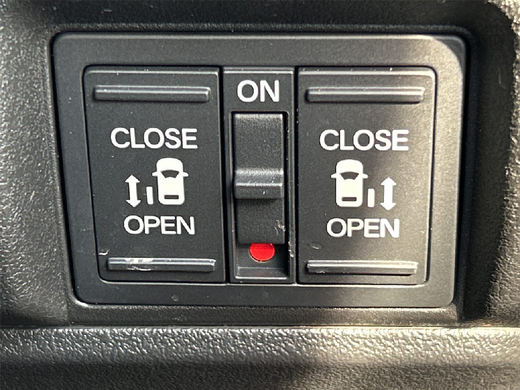 ホンダ Ｎ　ＢＯＸカスタム 4WD ﾍﾞｰｽｸﾞﾚｰﾄﾞ