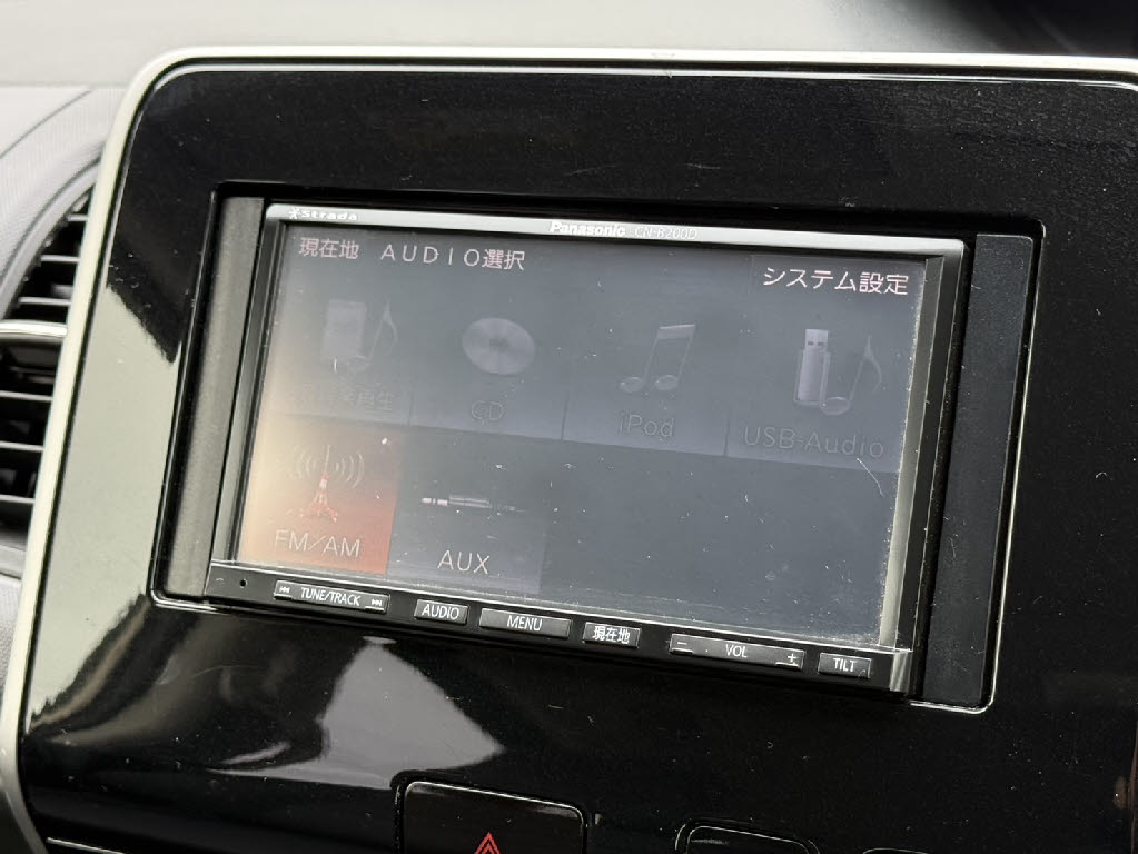 ニッサン セレナ 4WD B