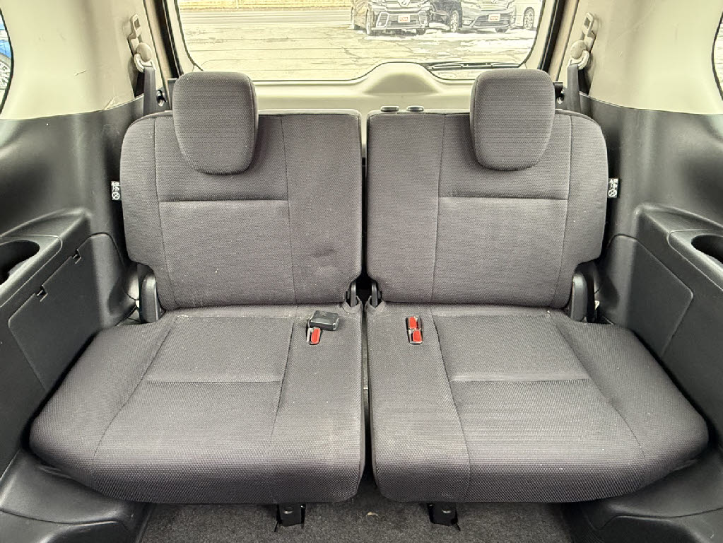 ニッサン セレナ 4WD B