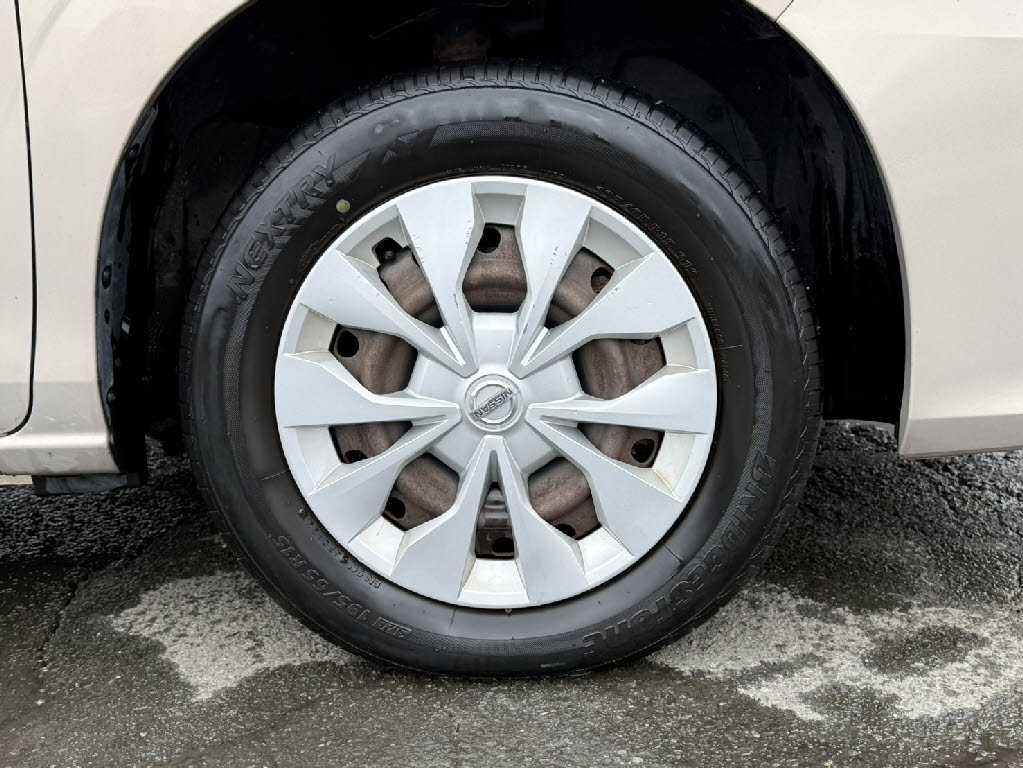 ニッサン セレナ 4WD B