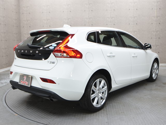 ボルボ ボルボ Ｖ４０ T3　ｲﾝｽｸﾘﾌﾟｼｮﾝ