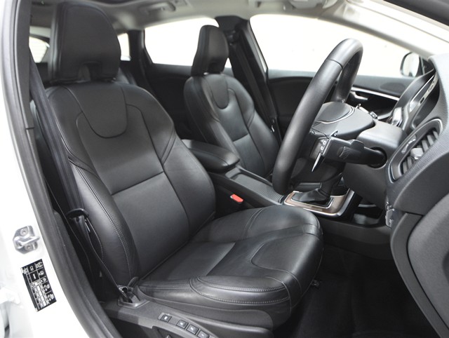 ボルボ ボルボ Ｖ４０ T3　ｲﾝｽｸﾘﾌﾟｼｮﾝ