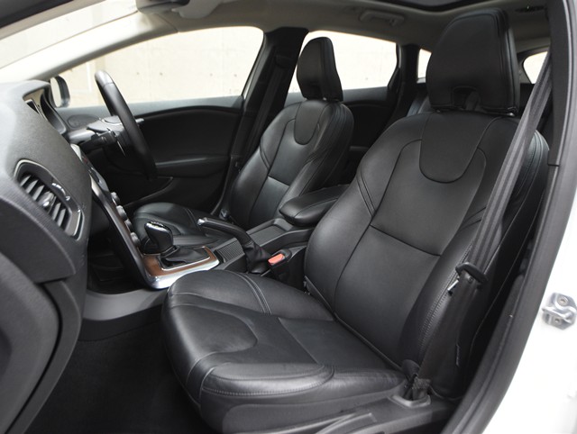 ボルボ ボルボ Ｖ４０ T3　ｲﾝｽｸﾘﾌﾟｼｮﾝ