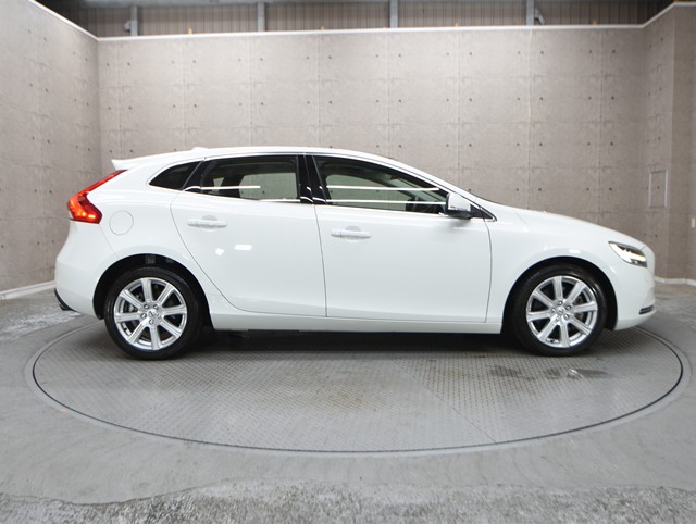 ボルボ ボルボ Ｖ４０ T3　ｲﾝｽｸﾘﾌﾟｼｮﾝ