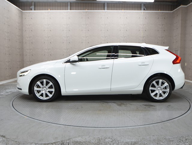 ボルボ ボルボ Ｖ４０ T3　ｲﾝｽｸﾘﾌﾟｼｮﾝ