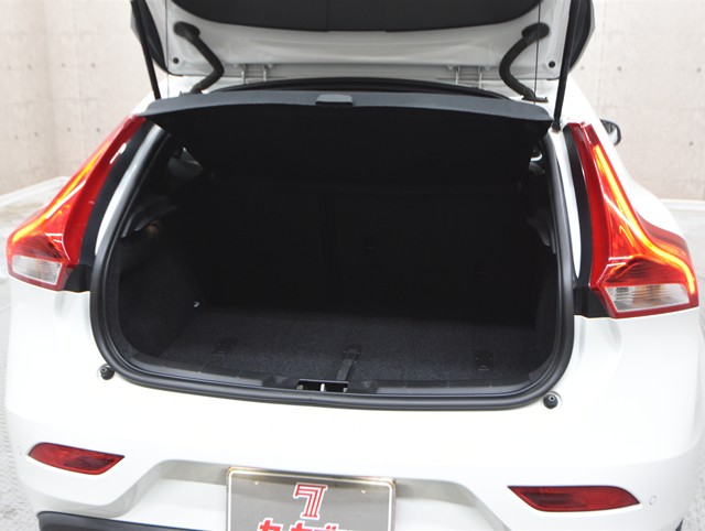 ボルボ ボルボ Ｖ４０ T3　ｲﾝｽｸﾘﾌﾟｼｮﾝ