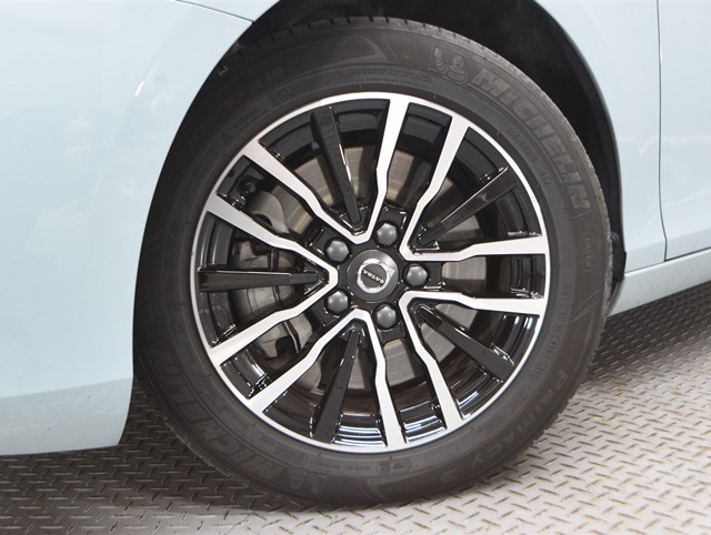 ボルボ ボルボ Ｖ４０ T2 ｷﾈﾃｨｯｸ