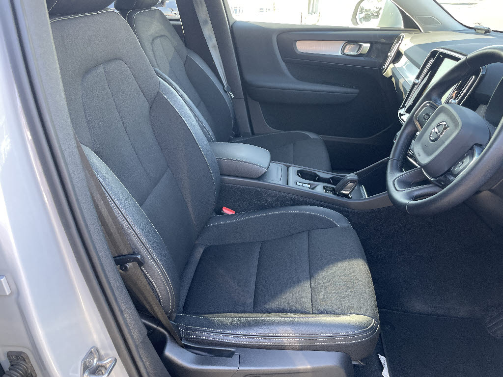 ボルボ ボルボ ＸＣ４０ T4 ﾓﾒﾝﾀﾑ