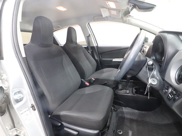 トヨタ ヴィッツ Ｆ