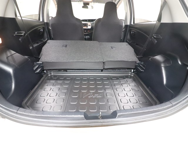 トヨタ ヴィッツ Ｆ