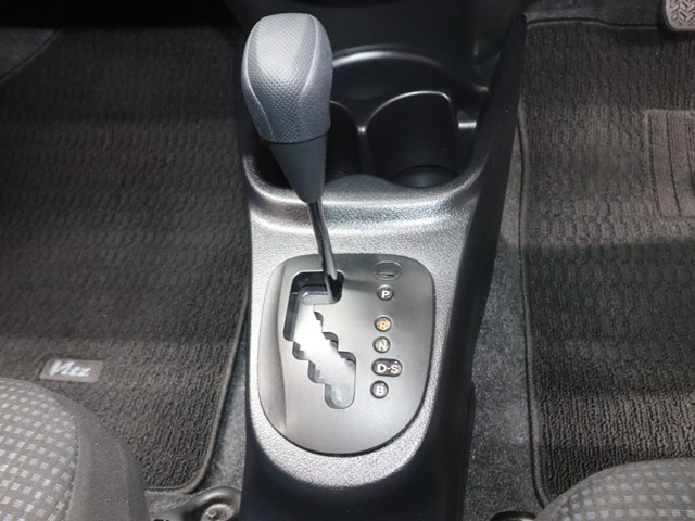 トヨタ ヴィッツ Ｆ