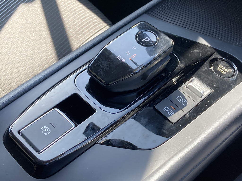 ニッサン ノート X FOUR 4WD