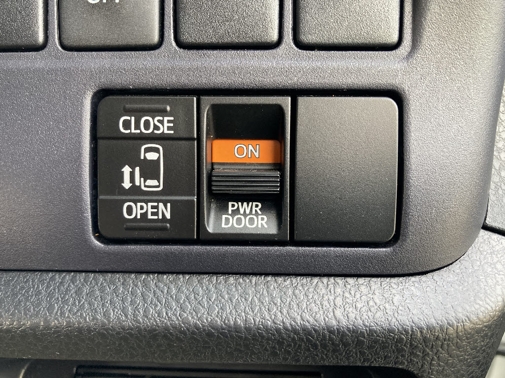 トヨタ ヴォクシー ZS 4WD