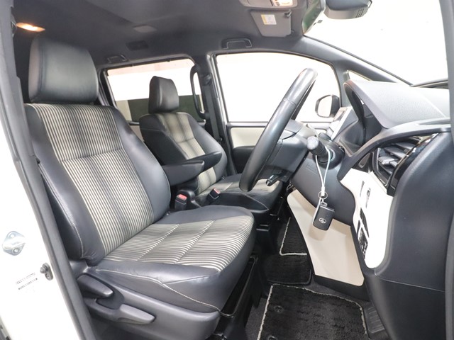 トヨタ ノア Si ﾀﾞﾌﾞﾙﾊﾞｲﾋﾞｰ2