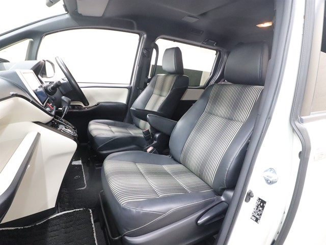 トヨタ ノア Si ﾀﾞﾌﾞﾙﾊﾞｲﾋﾞｰ2