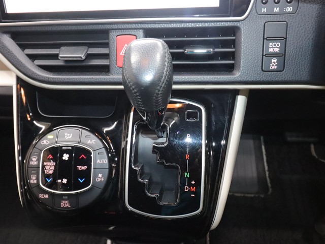 トヨタ ノア Si ﾀﾞﾌﾞﾙﾊﾞｲﾋﾞｰ2