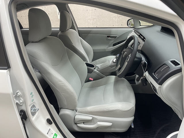 トヨタ プリウス Ｓ