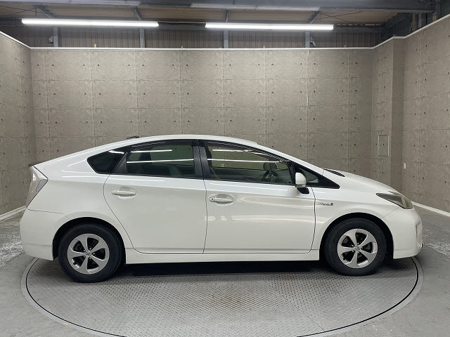 トヨタ プリウス Ｓ