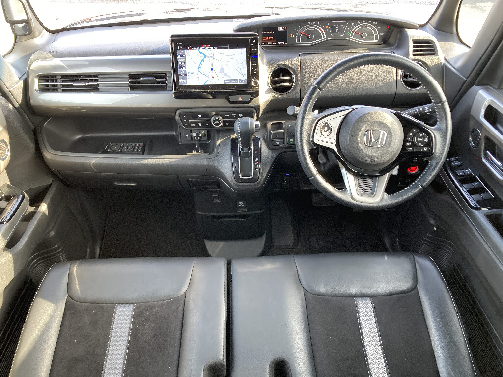 ホンダ Ｎ　ＢＯＸカスタム Lﾀｰﾎﾞｽﾀｲﾙﾌﾟﾗｽﾌﾞﾗｯｸ