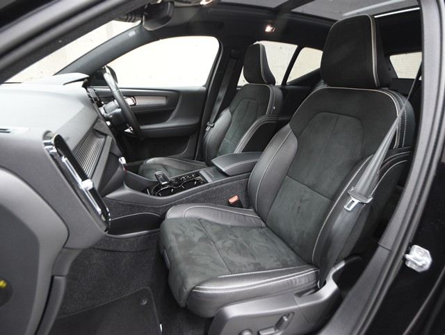 ボルボ ボルボ ＸＣ４０ B4 AWD Rﾃﾞｻﾞｲﾝ