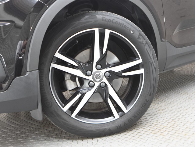 ボルボ ボルボ ＸＣ４０ B4 AWD Rﾃﾞｻﾞｲﾝ