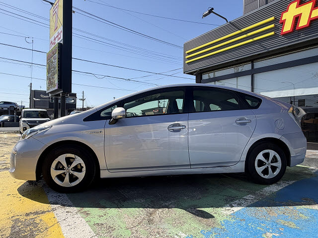 トヨタ プリウス Ｓ