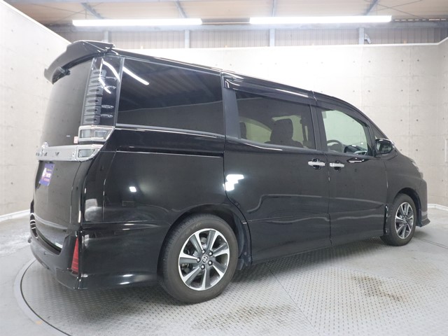 トヨタ ヴォクシー ＺＳ煌３