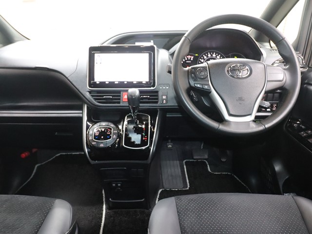 トヨタ ヴォクシー ＺＳ煌３