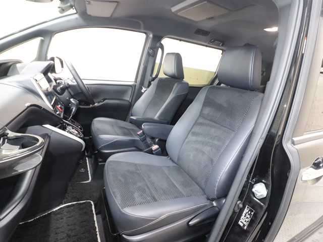 トヨタ ヴォクシー ＺＳ煌３