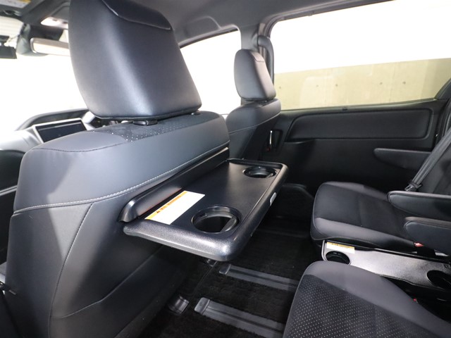 トヨタ ヴォクシー ＺＳ煌３