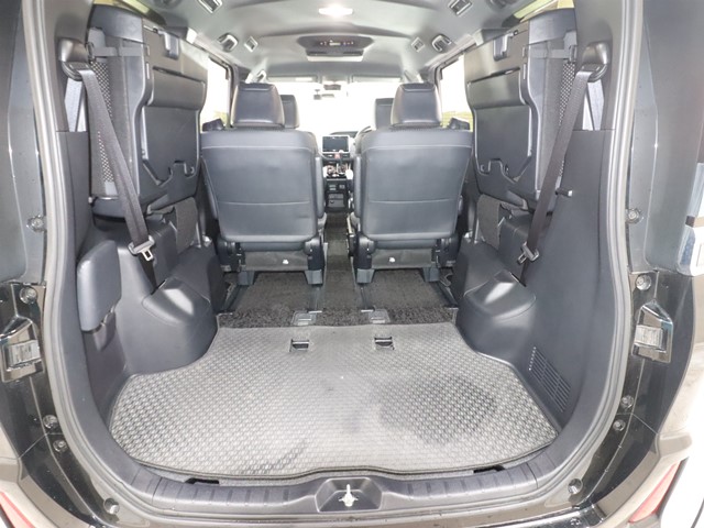 トヨタ ヴォクシー ＺＳ煌３