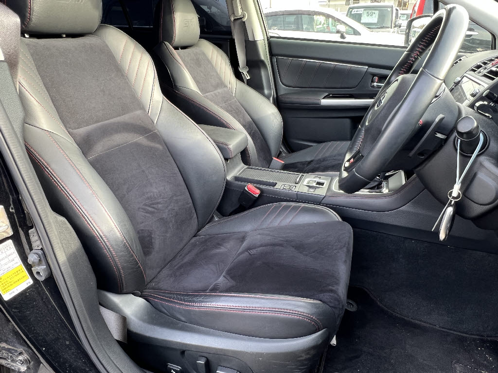 スバル レヴォーグ 1.6STiｽﾎﾟｰﾂｱｲｻｲﾄﾌﾞﾗｯｸｾﾚｸｼｮﾝ 4WD