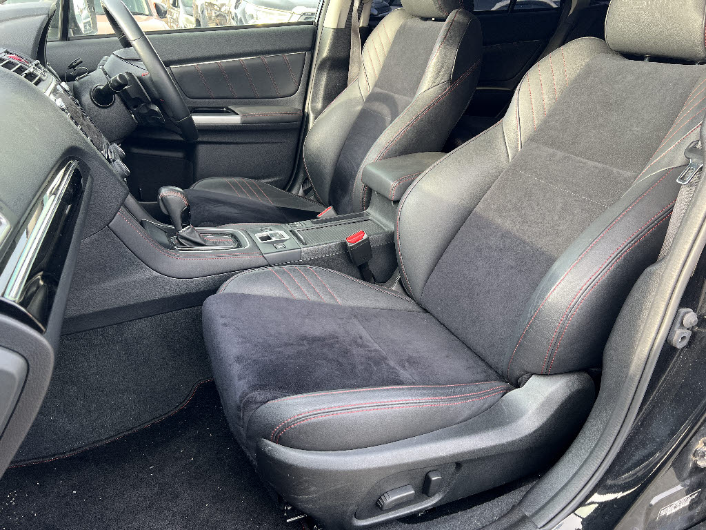 スバル レヴォーグ 1.6STiｽﾎﾟｰﾂｱｲｻｲﾄﾌﾞﾗｯｸｾﾚｸｼｮﾝ 4WD