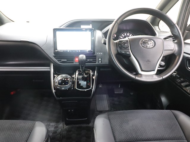 トヨタ ヴォクシー ＺＳ煌３