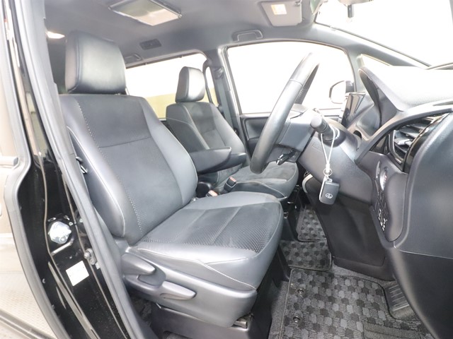 トヨタ ヴォクシー ＺＳ煌３