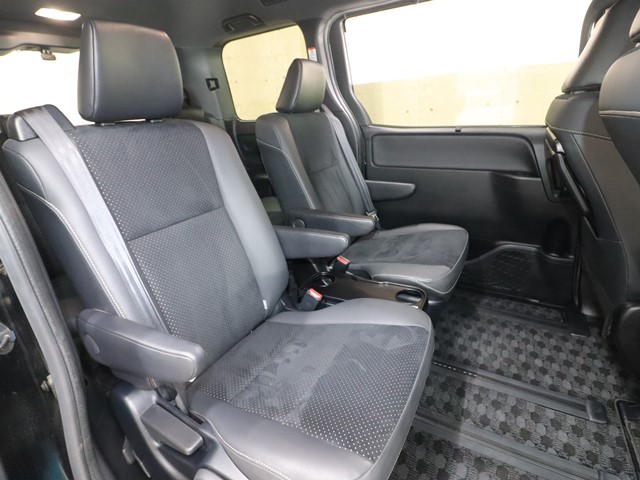 トヨタ ヴォクシー ＺＳ煌３